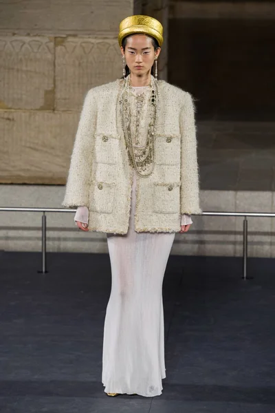 Look 3